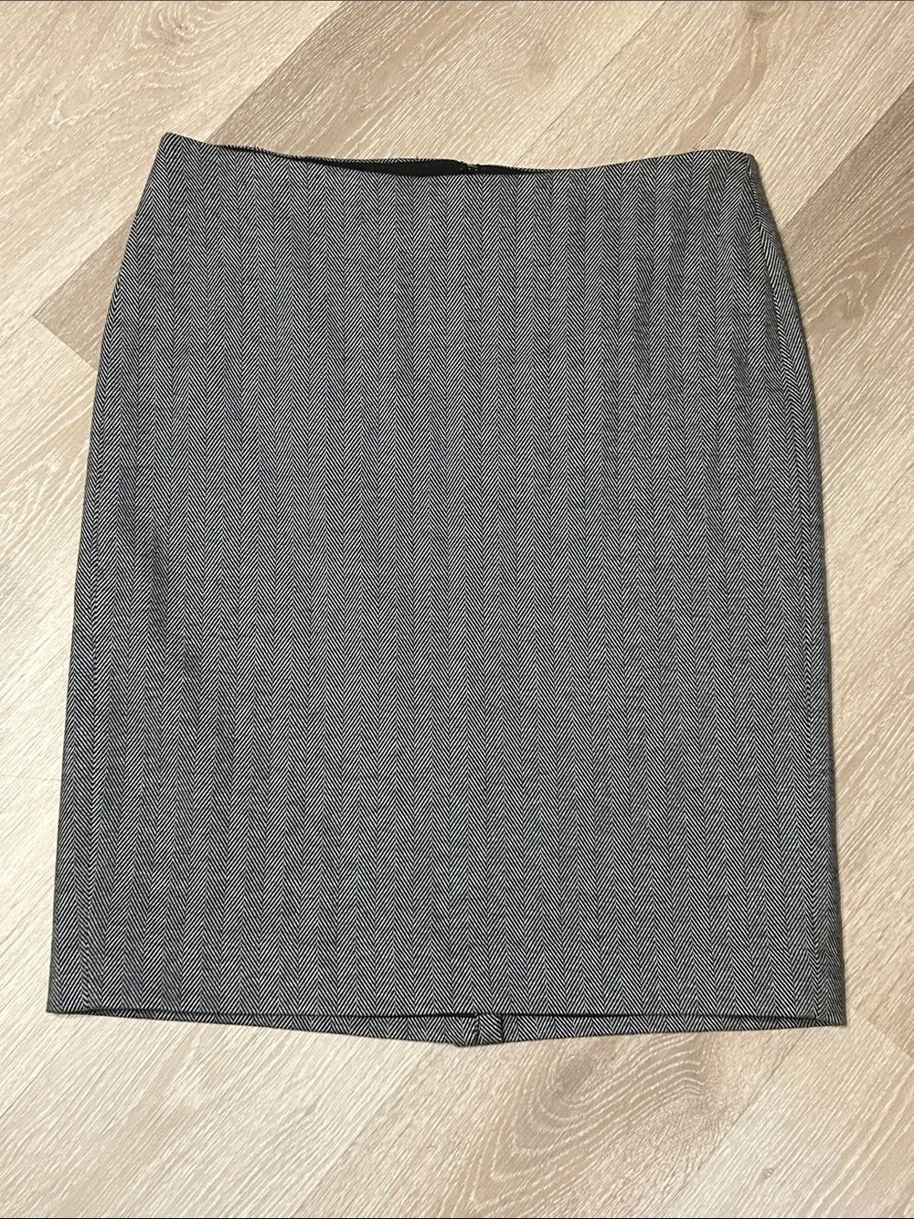 Anne Klein NWT Classic Black and White Herringbone Midi Pencil Skirt Sz 10